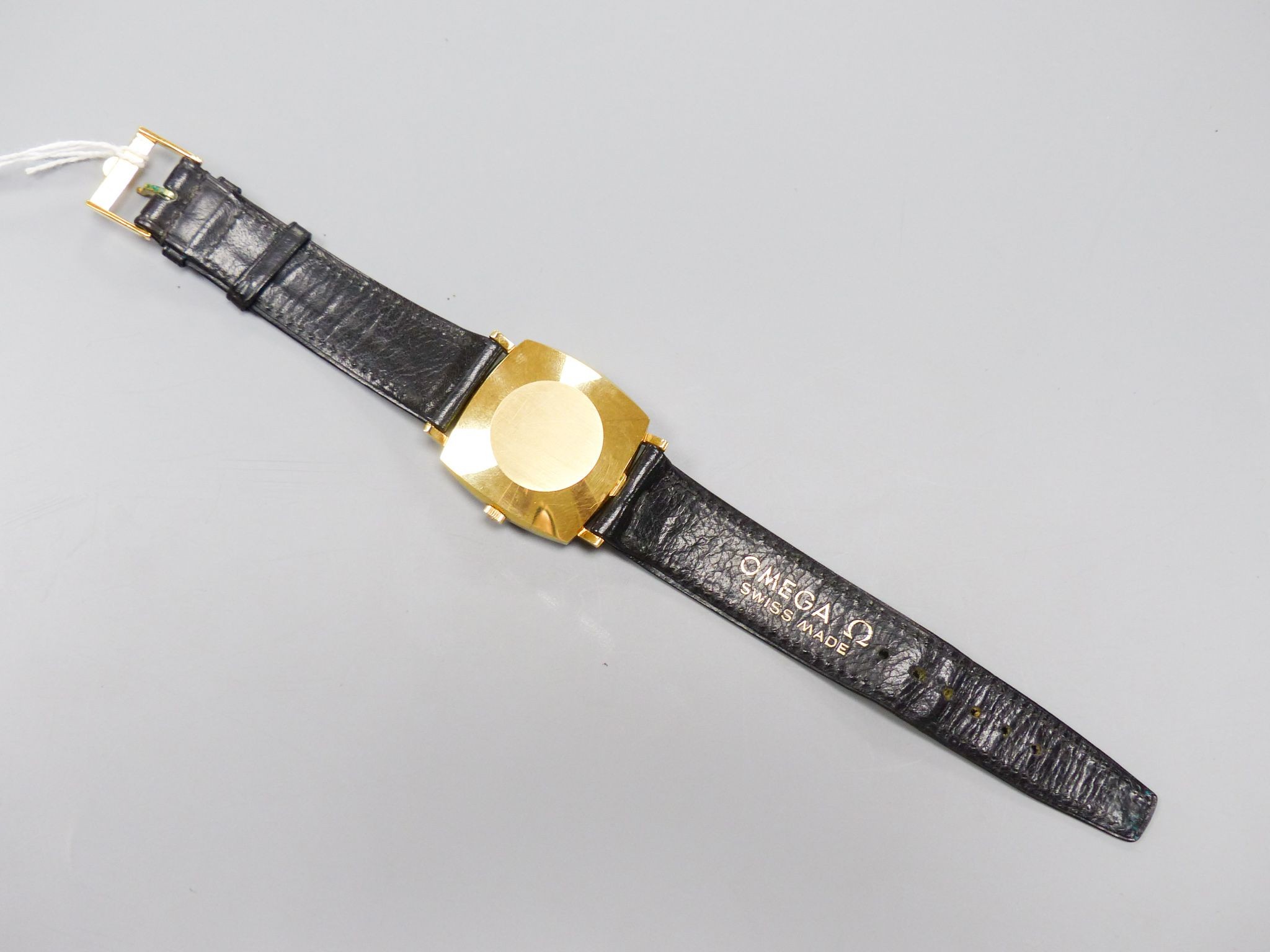 A gentleman's 1960's 18ct gold Omega De Ville automatic wrist watch, movement c.565, on Omega strap, case diameter 33mm, gross weight 40.6 grams